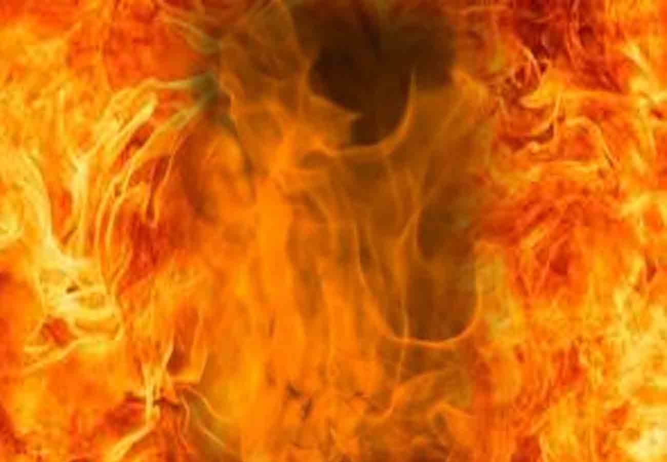 woman Set fire on  karwa chauth due to Expensive shopping