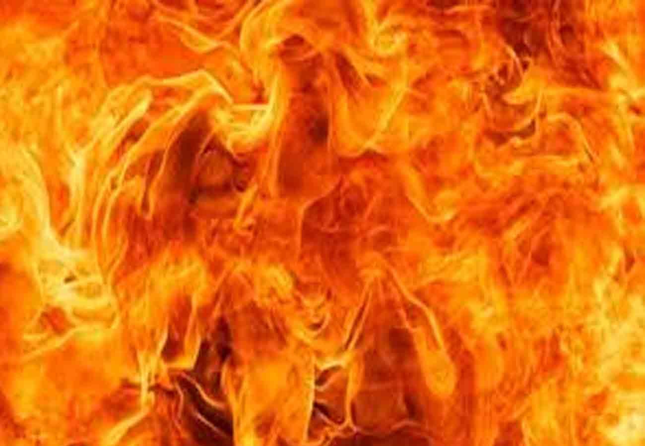 woman Set fire on  karwa chauth due to Expensive shopping