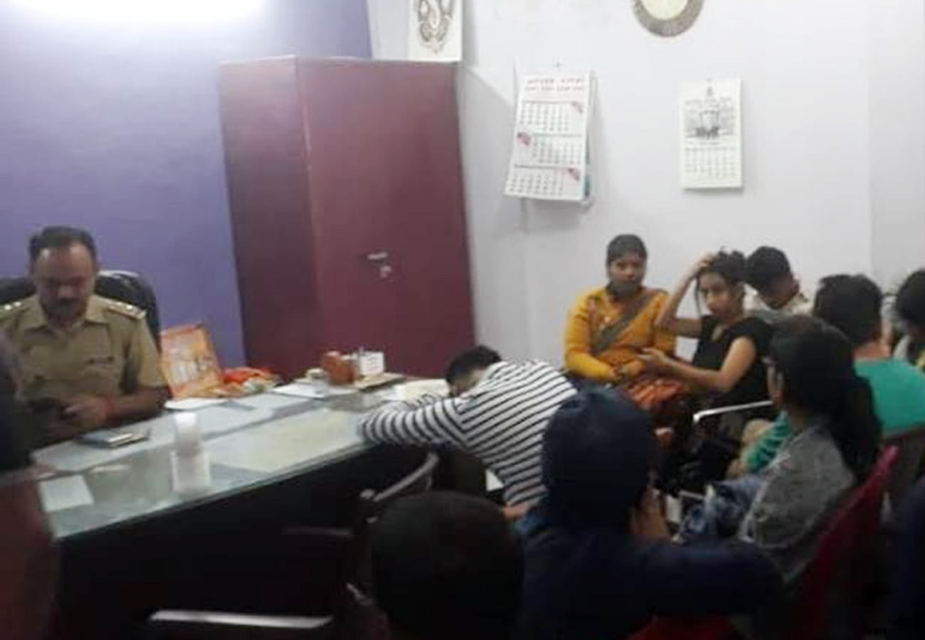 IIt Kanpur's Cultural Festival Intolerance with other college Students
