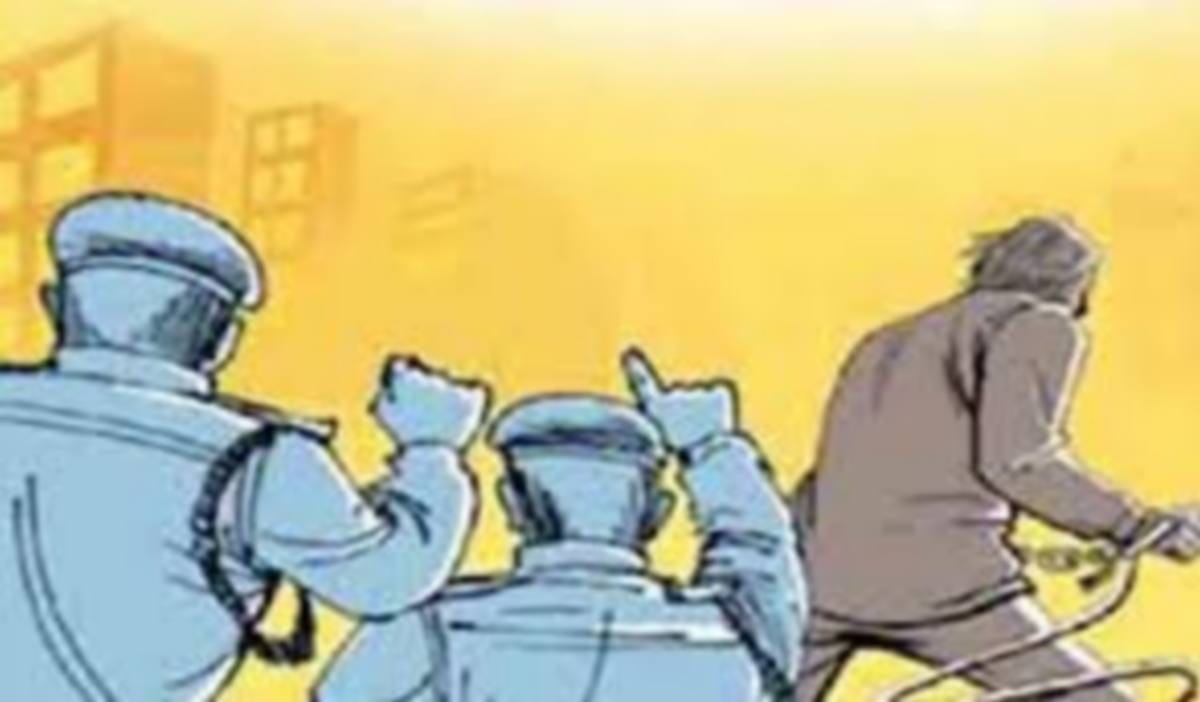 Prisoner with handcuffs absconding from police custody in ballia