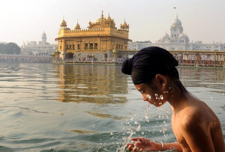 shri guru ramdas ji light festival celebrated in sri harimandir sahib