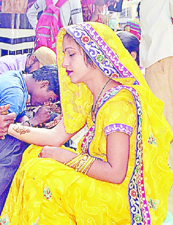 sajna ke liye saji suhaagan