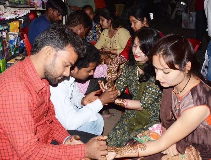करवाचौथ पर बाजार में रौनक