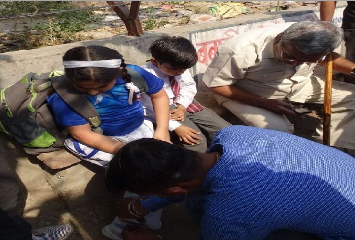 Students were injured due to collision of bull's school van