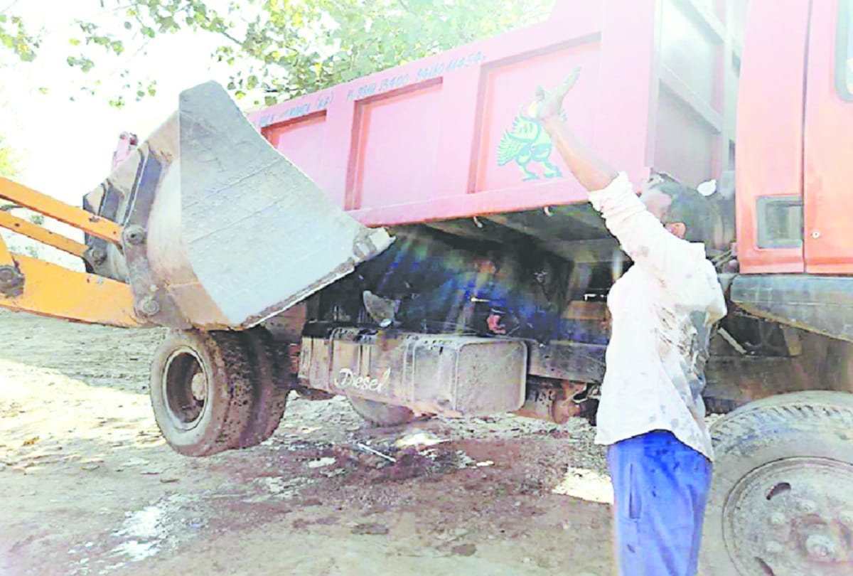 Driver dies after dropping under tipper on Karava Chauth