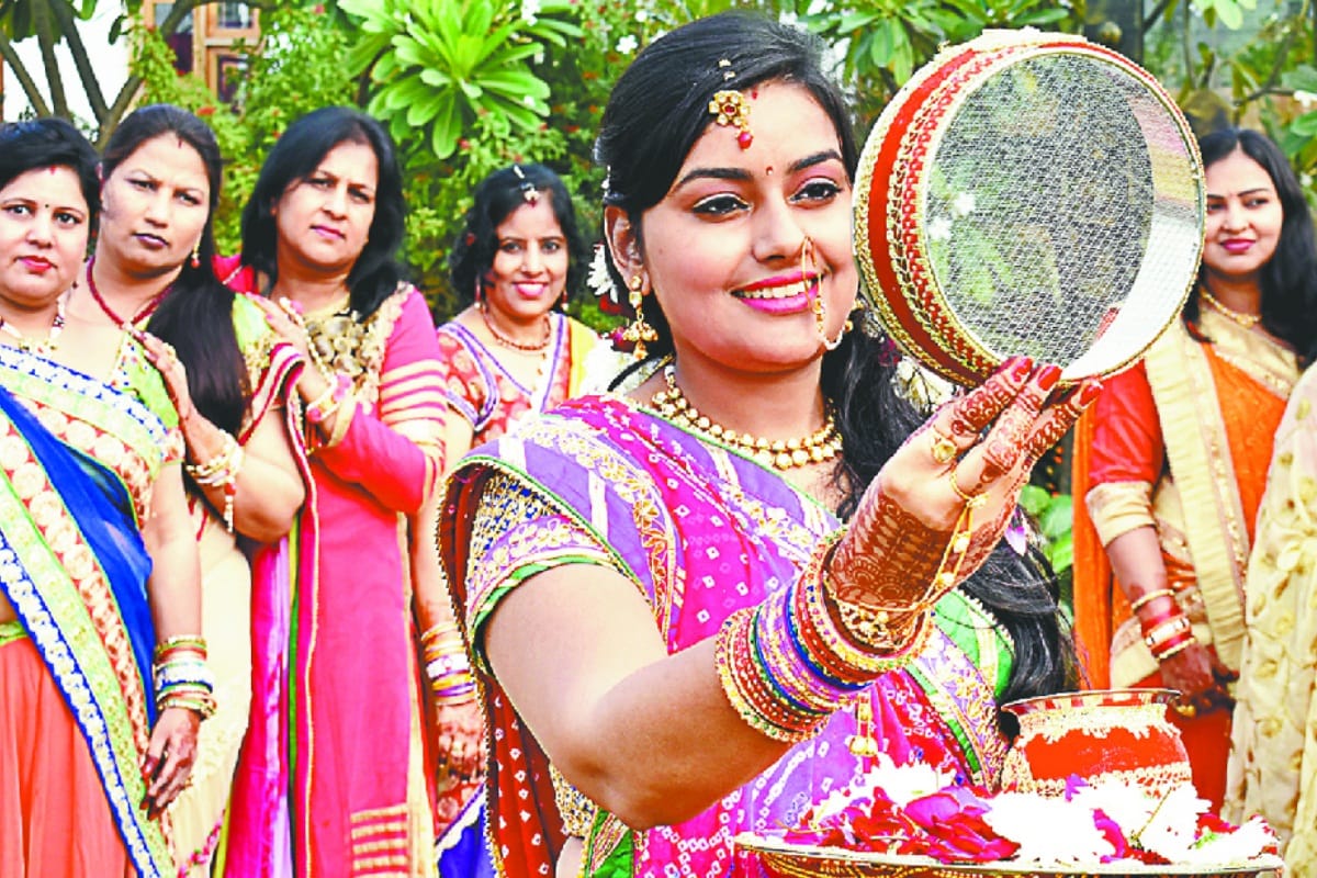 Karva Chauth women crazy for makeup and husband buy gifts for this festival in meerut