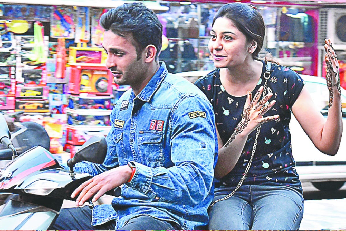 Karva Chauth women crazy for makeup and husband buy gifts for this festival in meerut