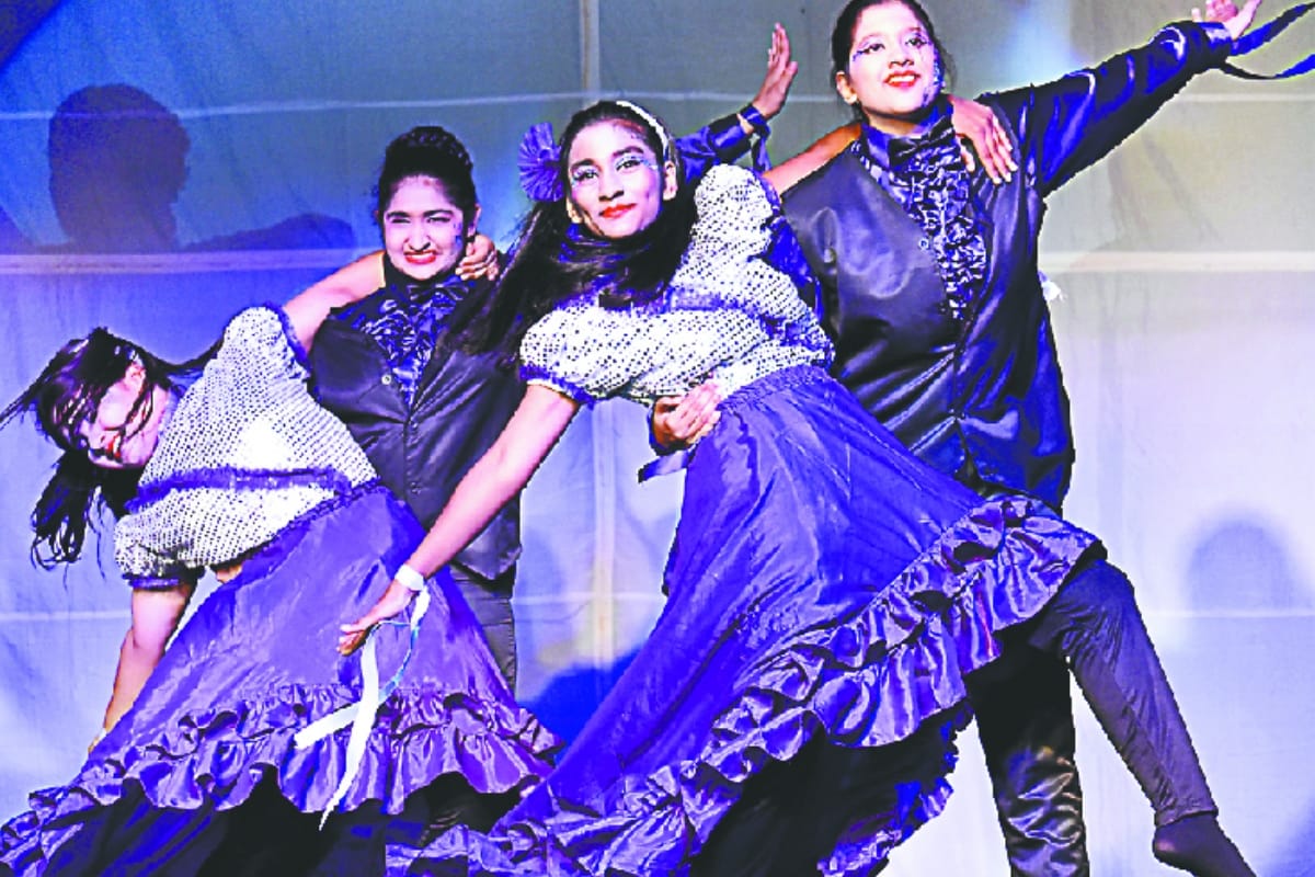 sophia girls school students spread social messages from the stage