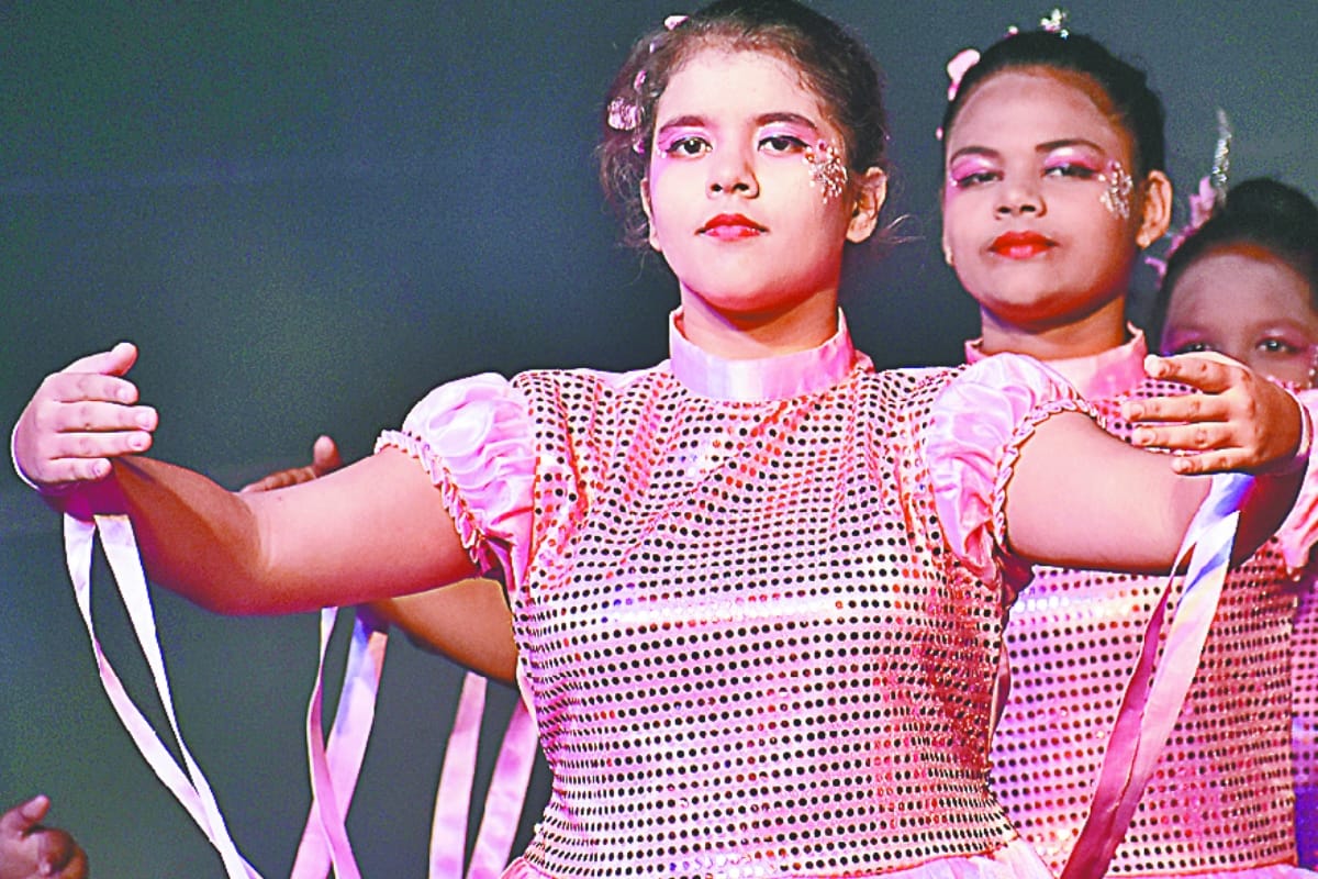 sophia girls school students spread social messages from the stage