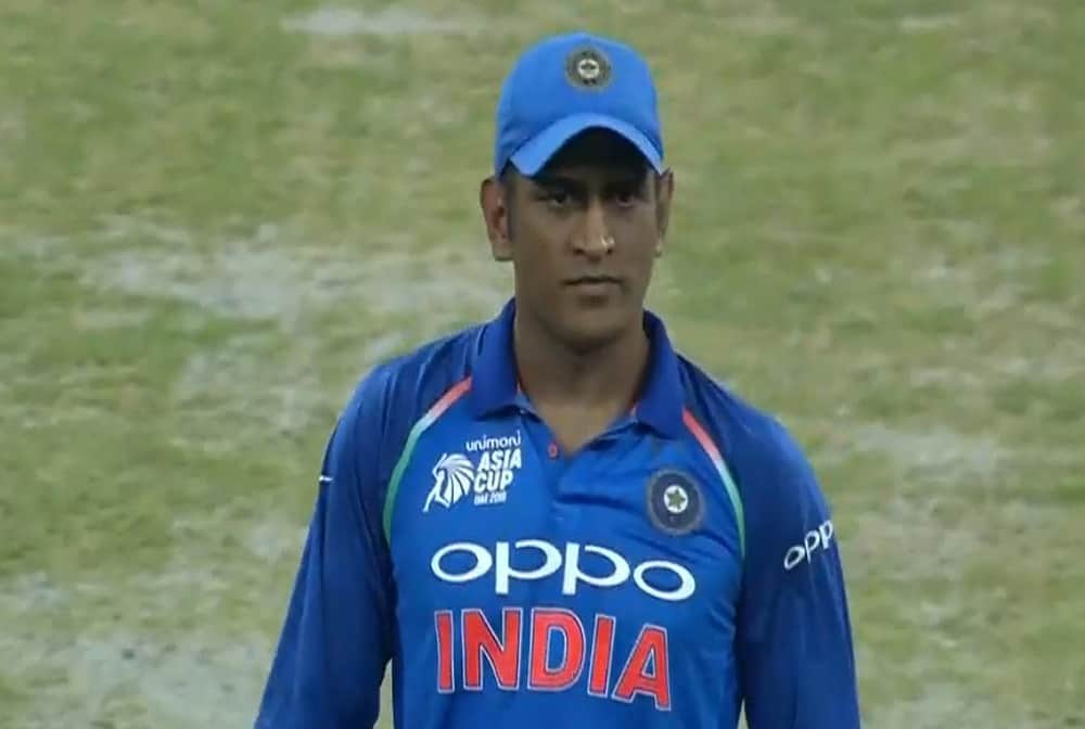 shahid afridi slams critics of ms dhoni