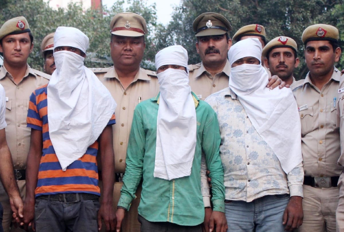 Plumber killed with friends Two Elderly Sisters In Delhi