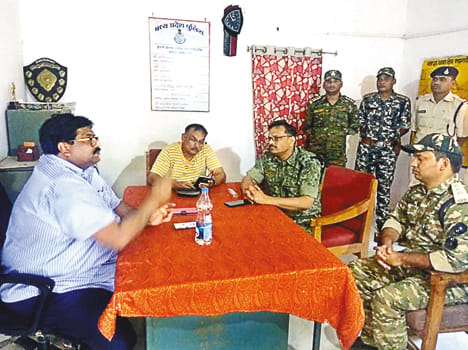 Three kidnapped, including retired warrior, left for giving ten lakh rupees