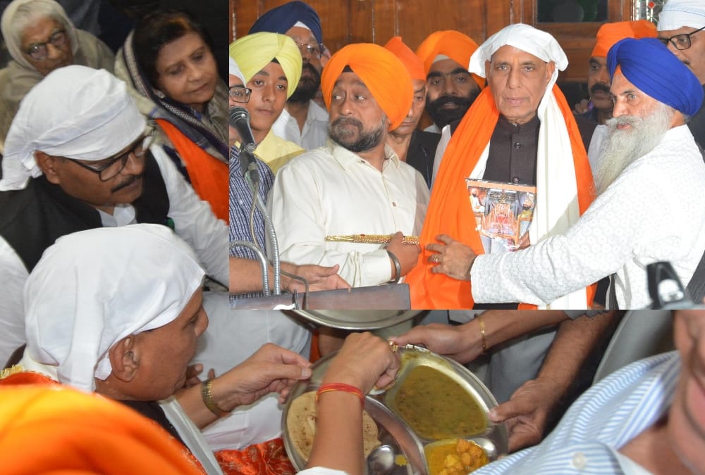 rajnath singh in gurudwara in lucknow.