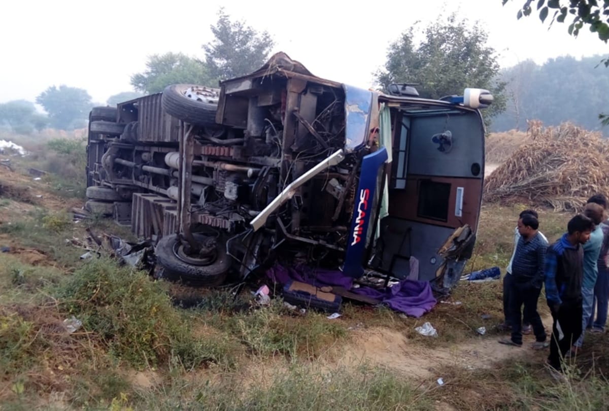 four man dead in yamuna expressway accident