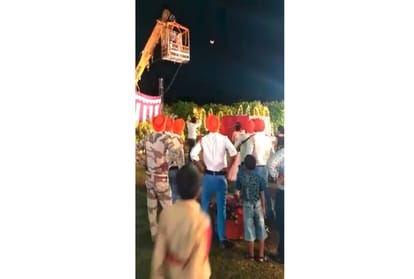 Bride entry done in marriage through crane suddenly all guests started screaming