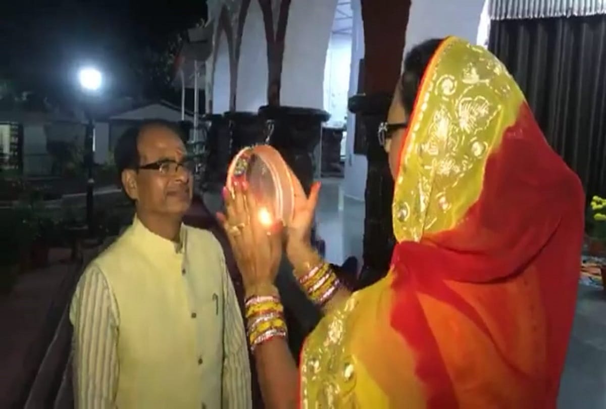 CM shivraj singh chauhan celebrate karva chauth with wife sadhana singh 