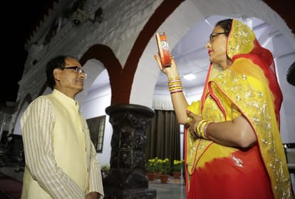 CM shivraj singh chauhan celebrate karva chauth with wife sadhana singh 
