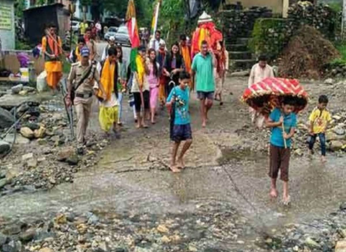 people of this village do not use slipper