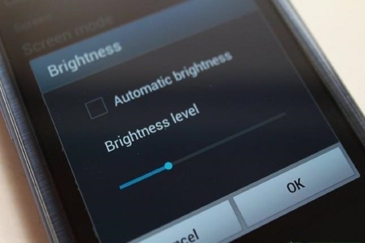 smartphone brightness