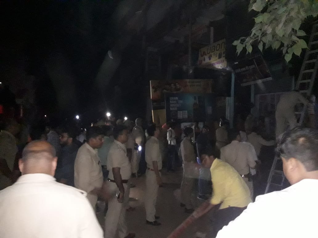 massive fire in vasundhra market at ballia
