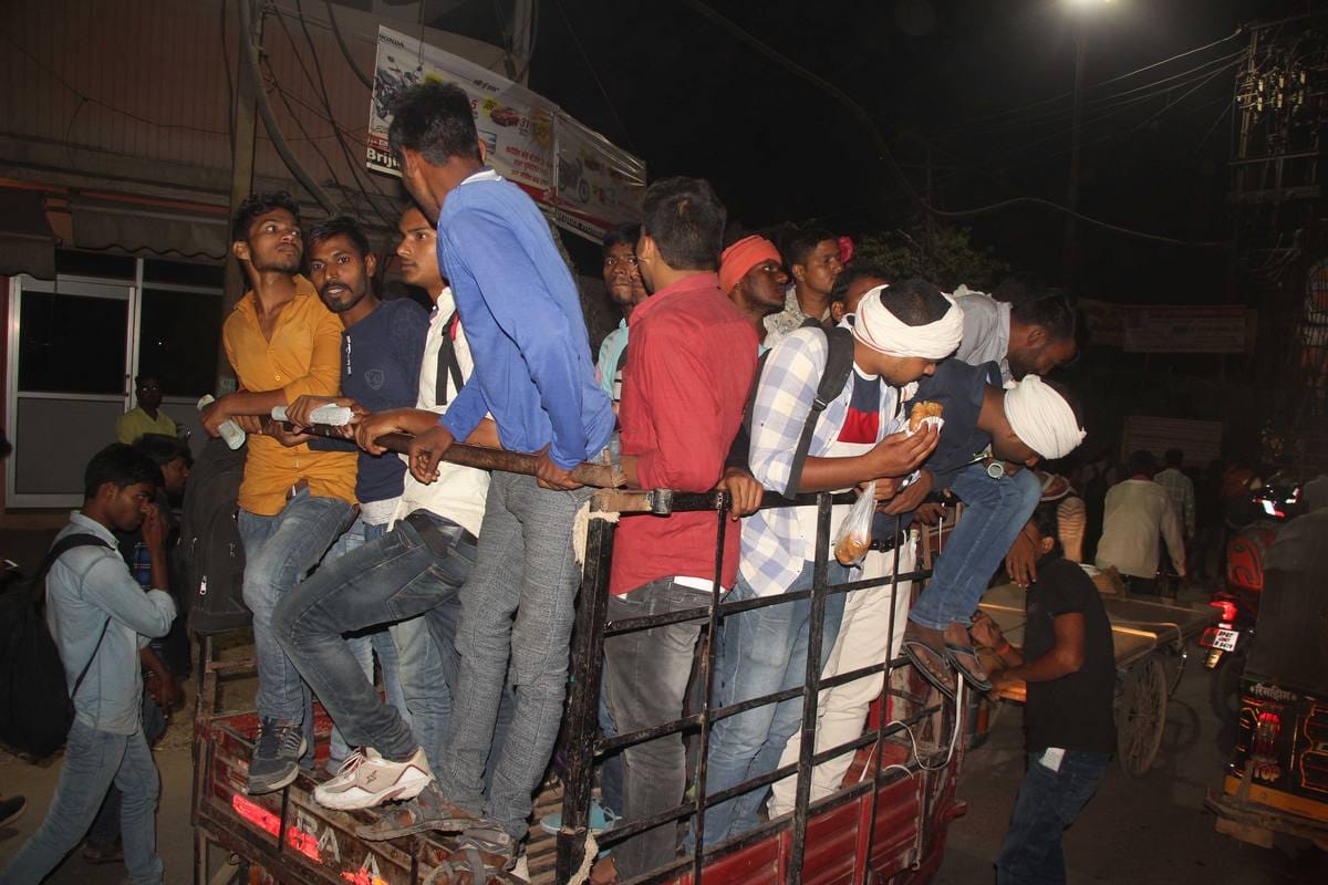 UP police recruitment examination candidate make chaos in varanasi