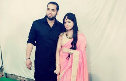 Karwa chauth 2018 husband keep fast with his wife in varanasi