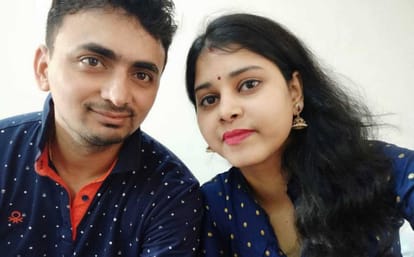 Karwa chauth 2018 husband keep fast with his wife in varanasi