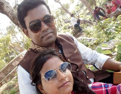 Karwa chauth 2018 husband keep fast with his wife in varanasi