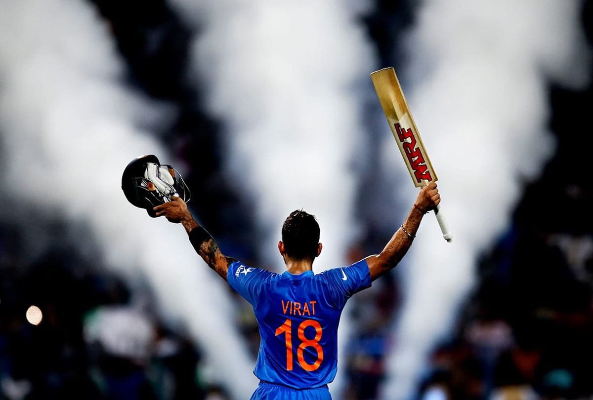 virat kohli give thumb gesture after crowd chanted Anushka Anushka during 4th ODI