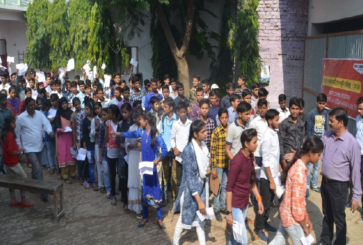 Students gave the Atul Maheshwari Scholarship Examination in firozabad