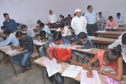 Students gave the Atul Maheshwari Scholarship Examination in firozabad