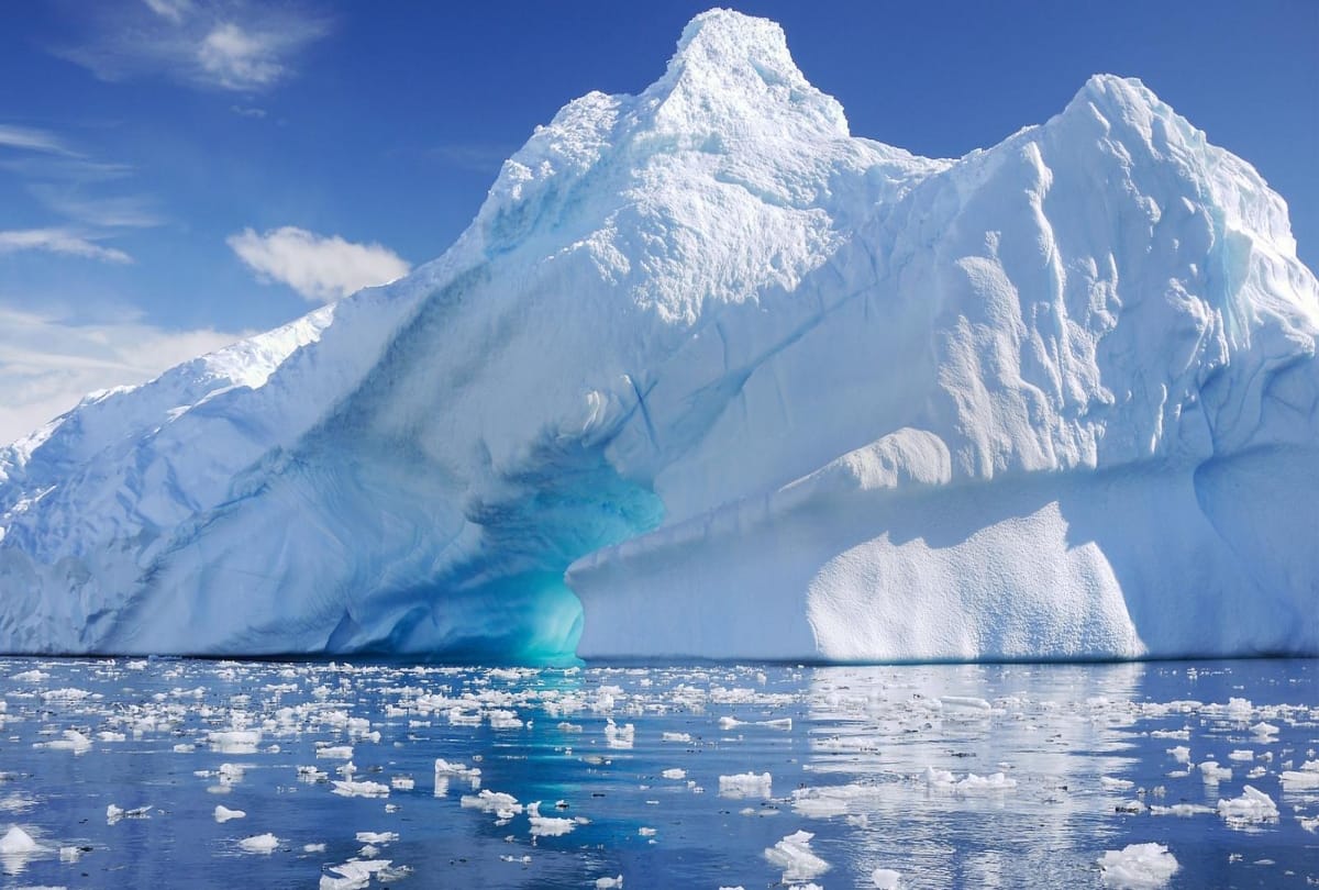 antarctica peninsula temperature will increase by 2044 due to global warming climate change