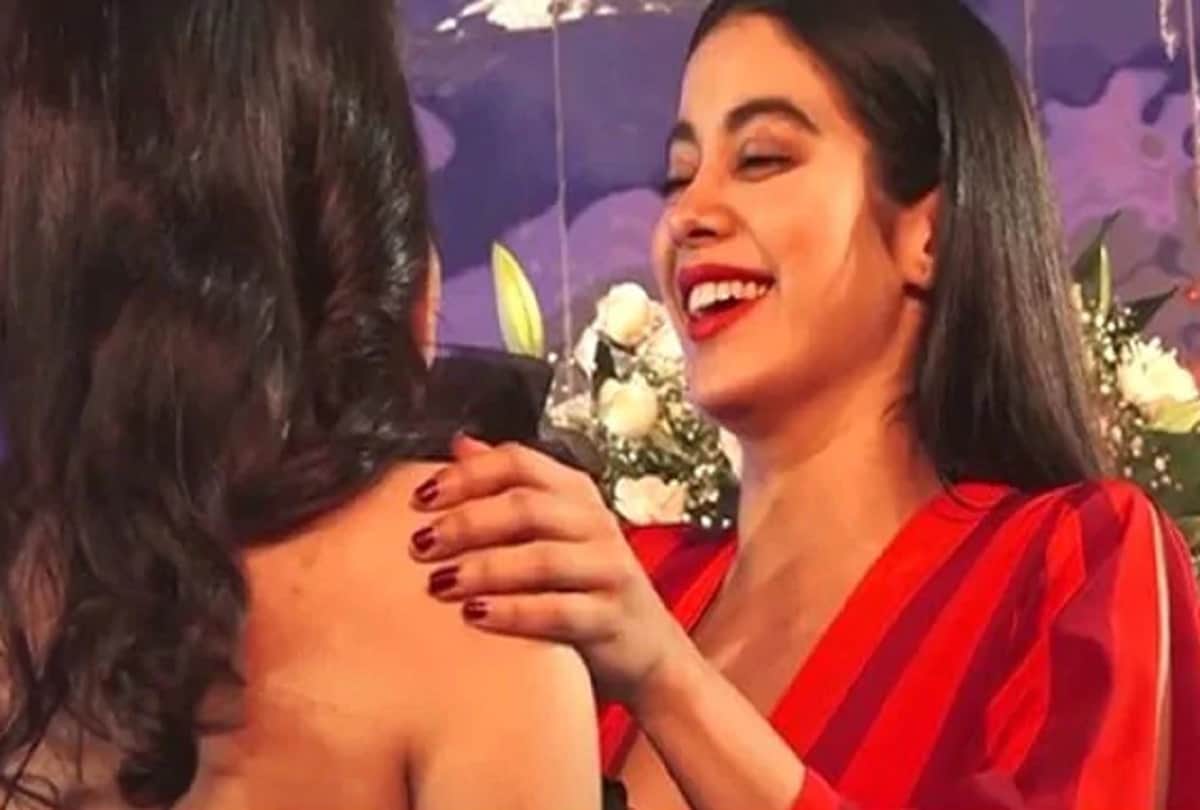 jahnvi kapoor and khushi kapoor in manish maolhotra fashion show