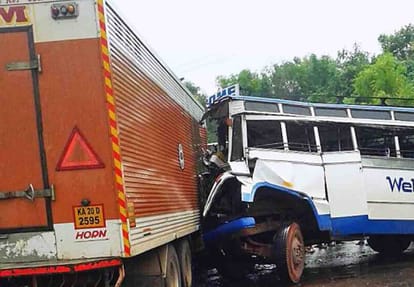 Road accident in farrukhabad, 25 people injured