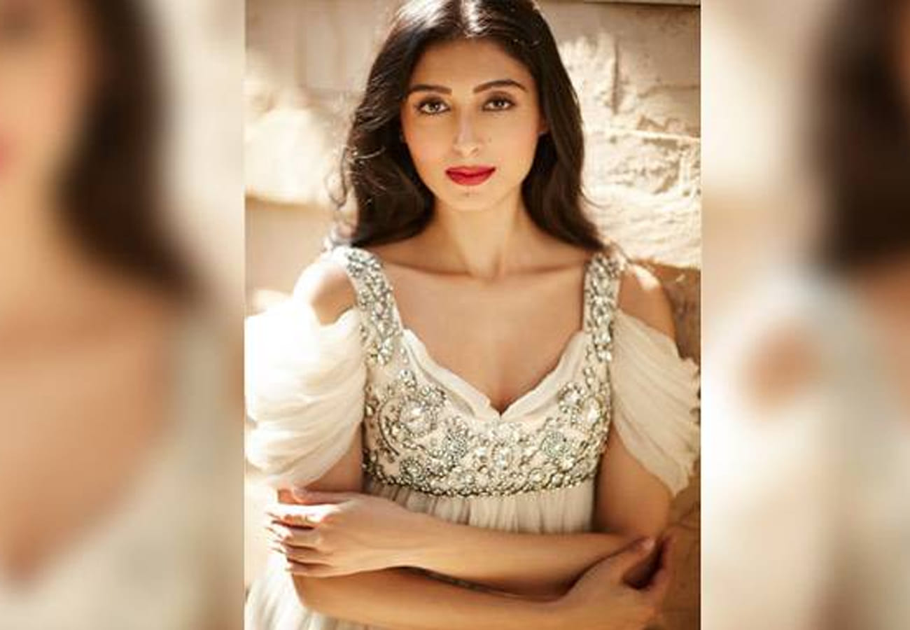 Story about Bollywood connection of moin quraishi and his daughter actress pernia qureshi