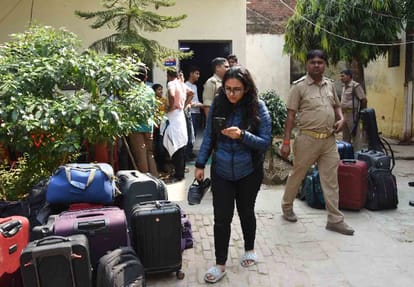case of indecency with students of Delhi University in kanpur iit