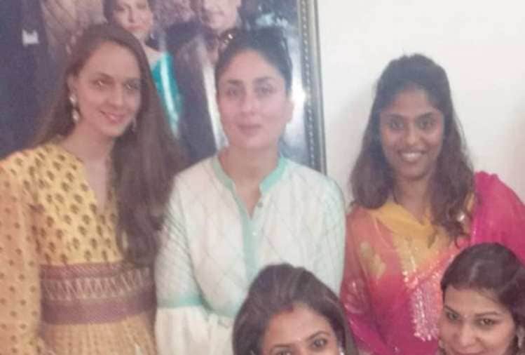 kareena kapoor celebrating Karwa Chauth special photo