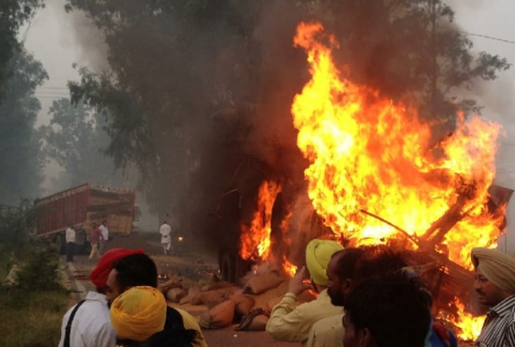 a driver burn alive in a road accident in Firozpur of punjab