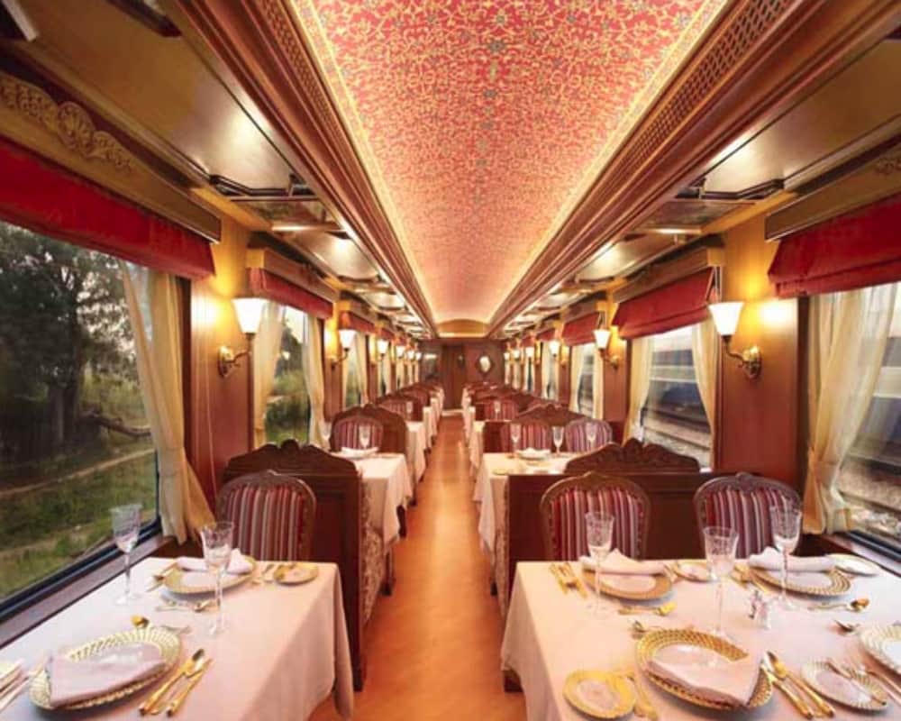 Worlds leading indian luxury maharajas express train facilities will surely pop your eyes out