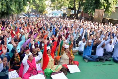 himachal govt employees protest in kangra mandi hamirpur solan for Old Pension Scheme