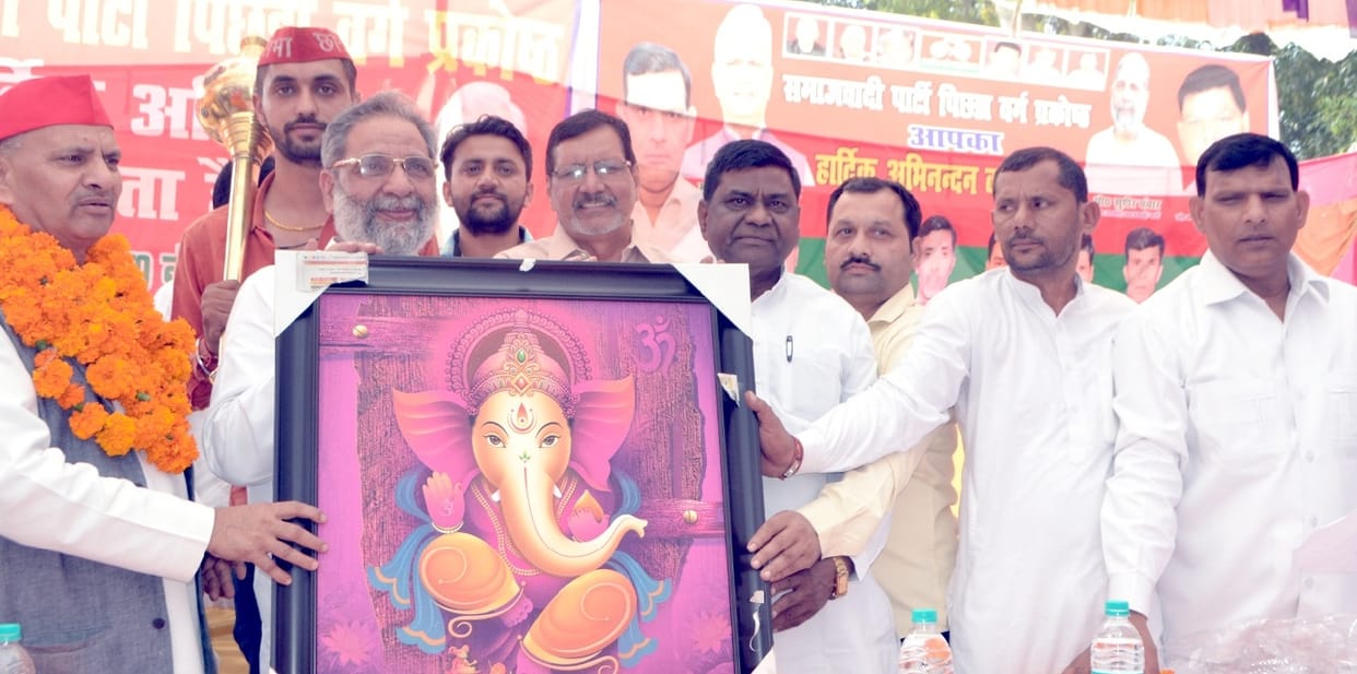 bjp sarkaar me pichro ki apeksha
