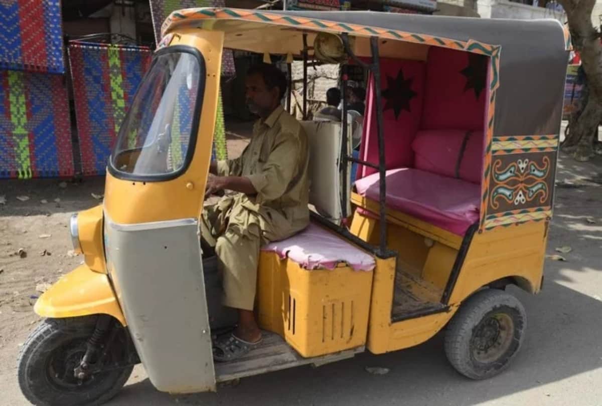 Three billion rupees credit in a Auto Driver accounts at Pakistan