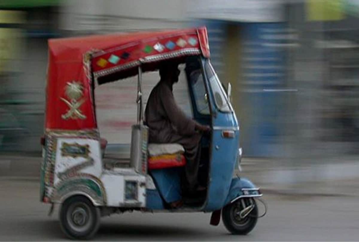 Three billion rupees credit in a Auto Driver accounts at Pakistan