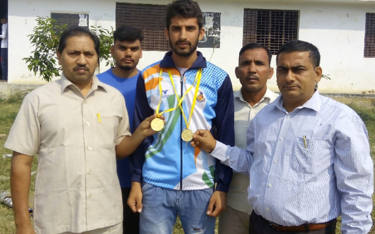 Players honored  who got medals in college games competition baghpat