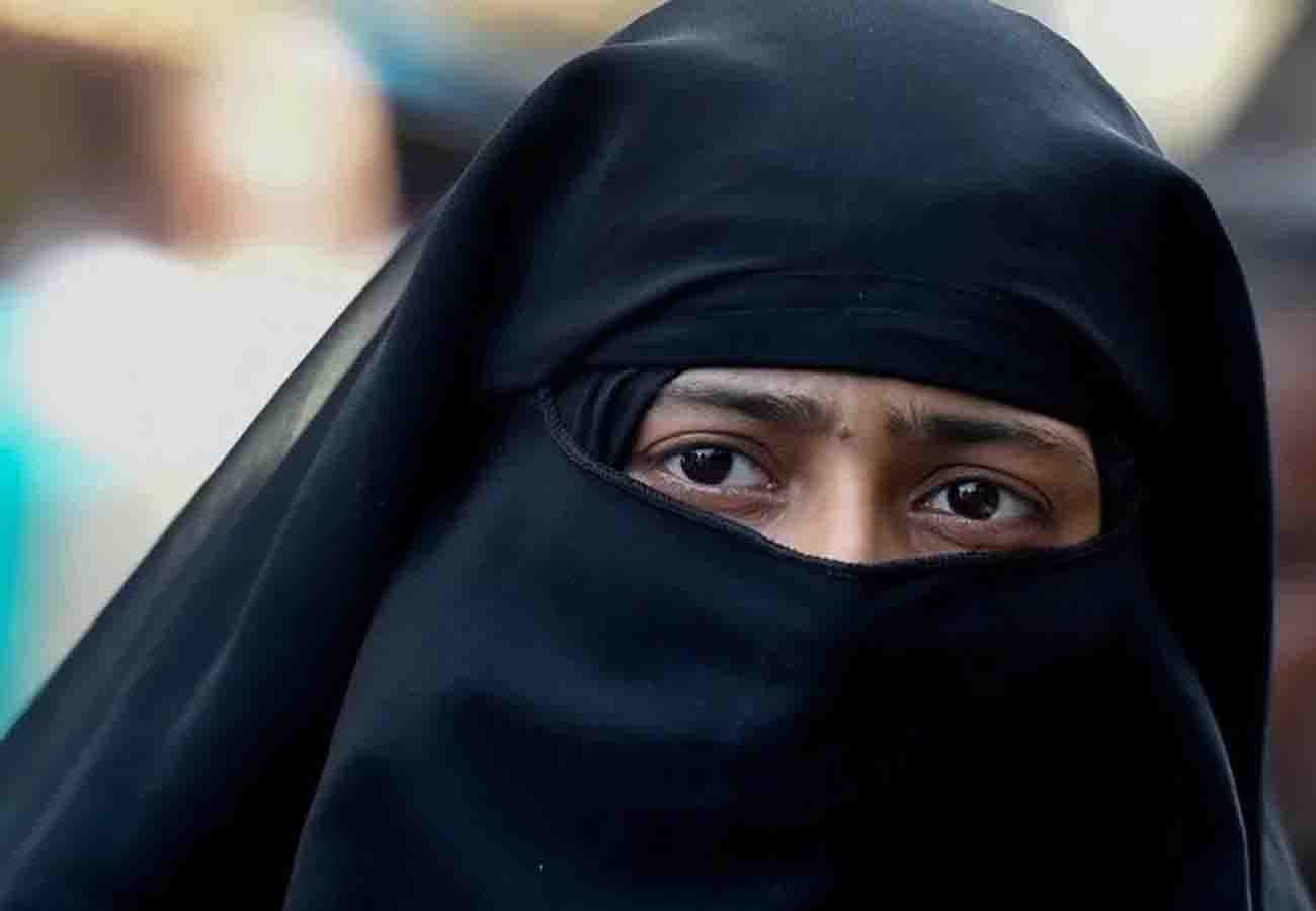 husband  divorce her wife on phone call