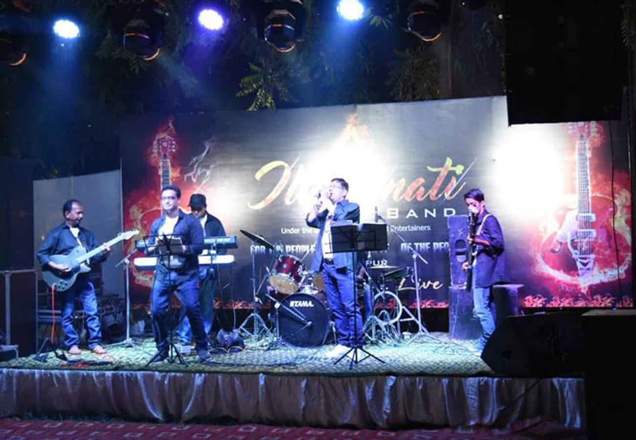 Illuminati rock band start in kanpur by Non professional singers
