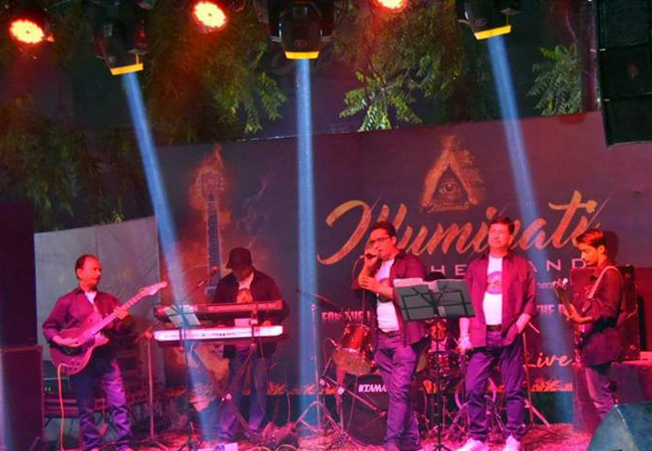 Illuminati rock band start in kanpur by Non professional singers