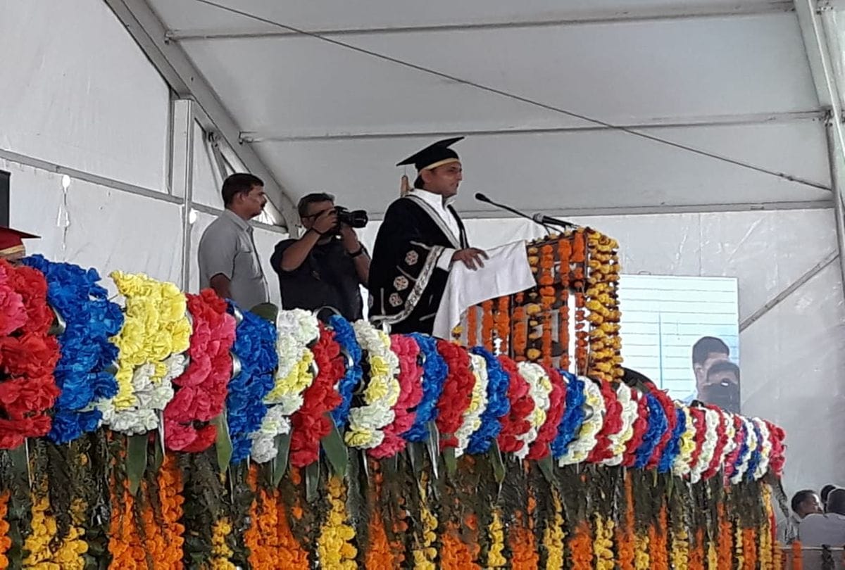 Akhilesh Yadav targets BJP in js university convocation