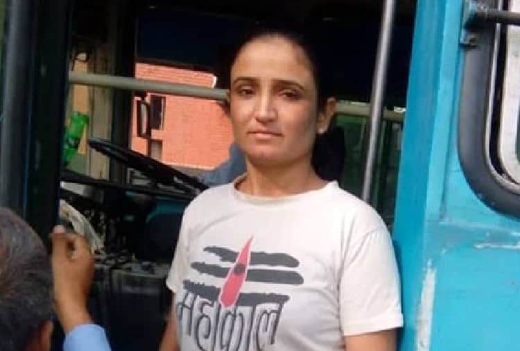 Two daughters Mother Sharmila Becomes Haryana Roadways Bus First Lady Conductor