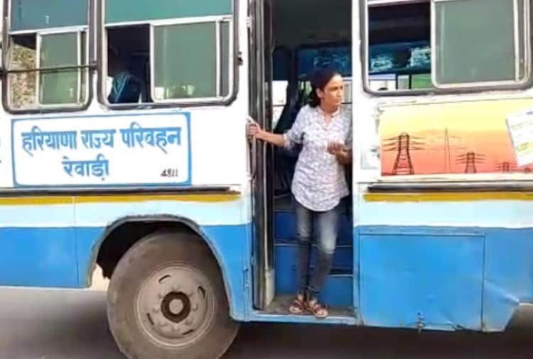 Two daughters Mother Sharmila Becomes Haryana Roadways Bus First Lady Conductor